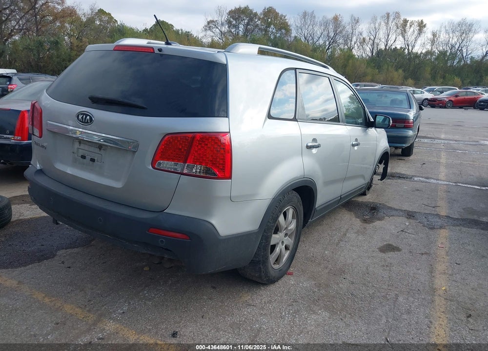 2011 KIA SORENTO VIN: 5XYKT4A24BG150522