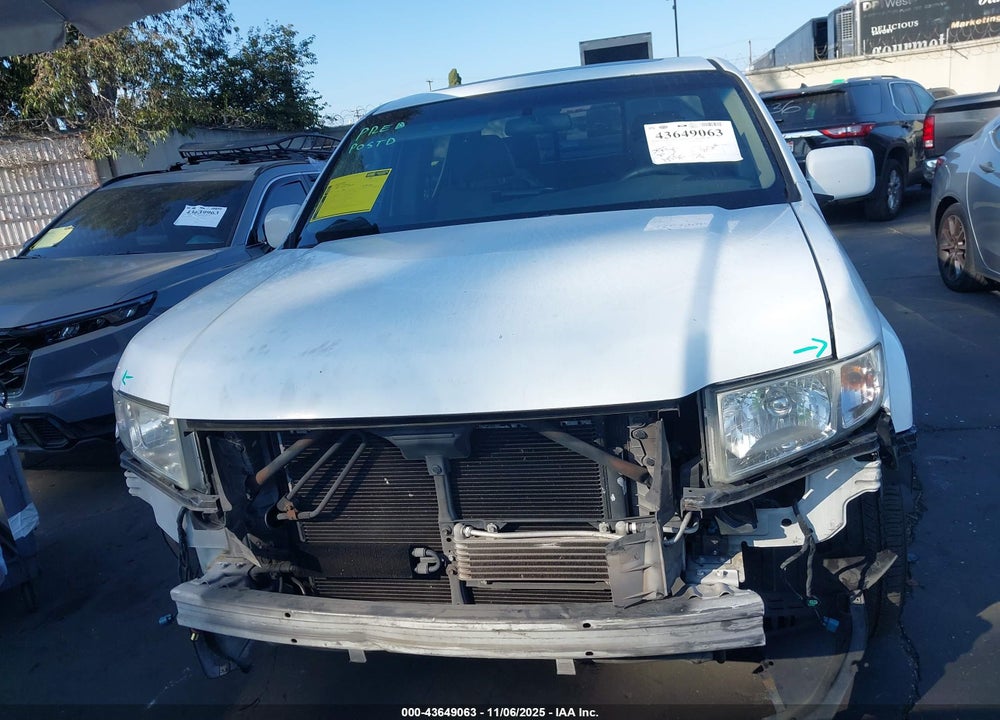 2011 HONDA RIDGELINE RTL VIN: 5FPYK1F52BB002415