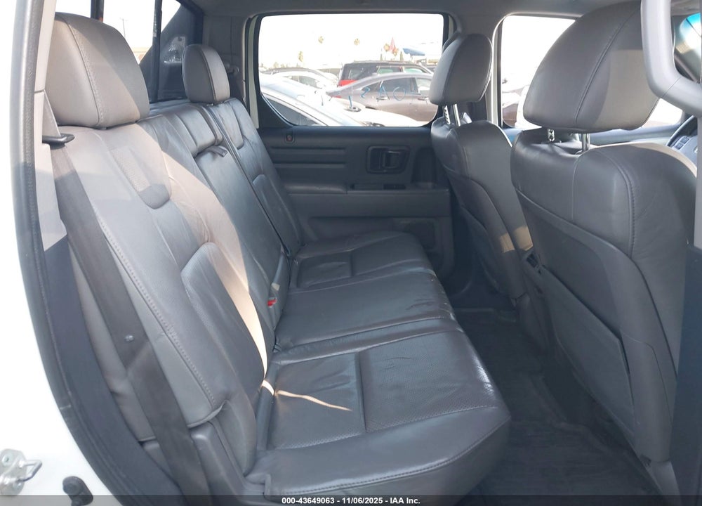 2011 HONDA RIDGELINE RTL VIN: 5FPYK1F52BB002415