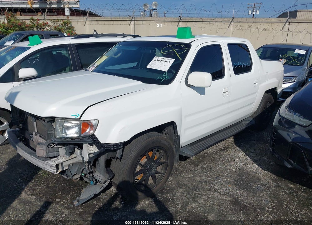2011 HONDA RIDGELINE RTL VIN: 5FPYK1F52BB002415