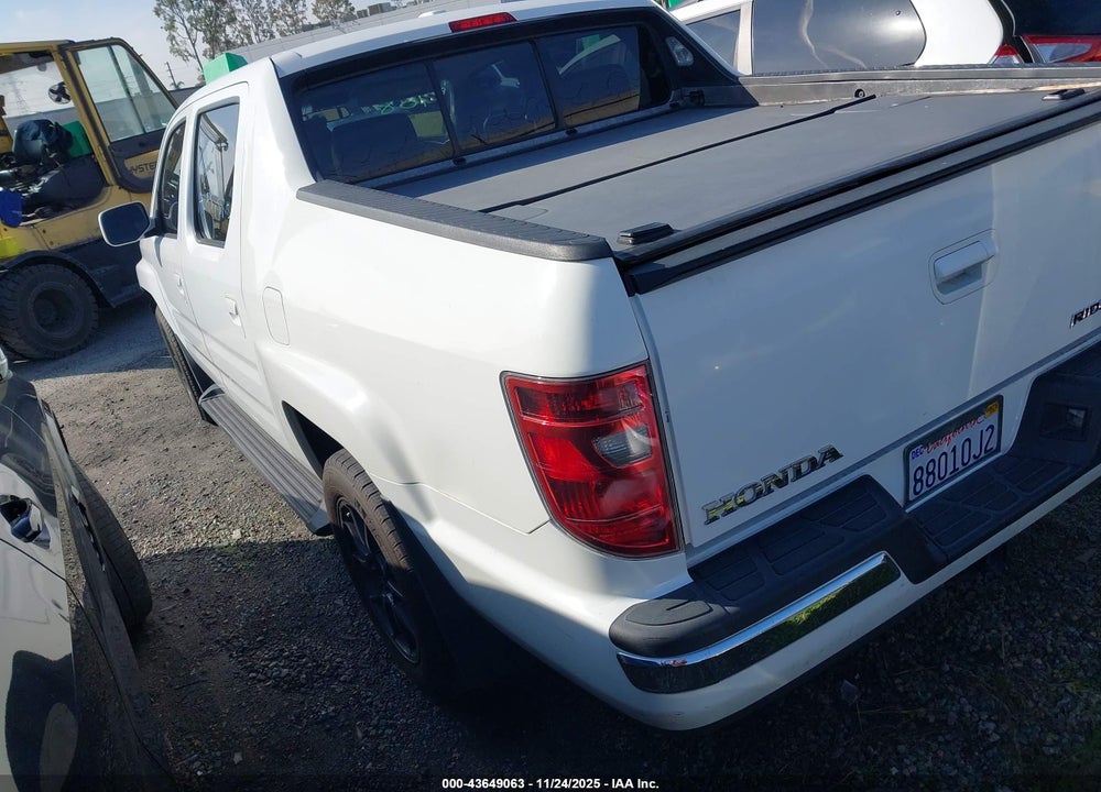 2011 HONDA RIDGELINE RTL VIN: 5FPYK1F52BB002415