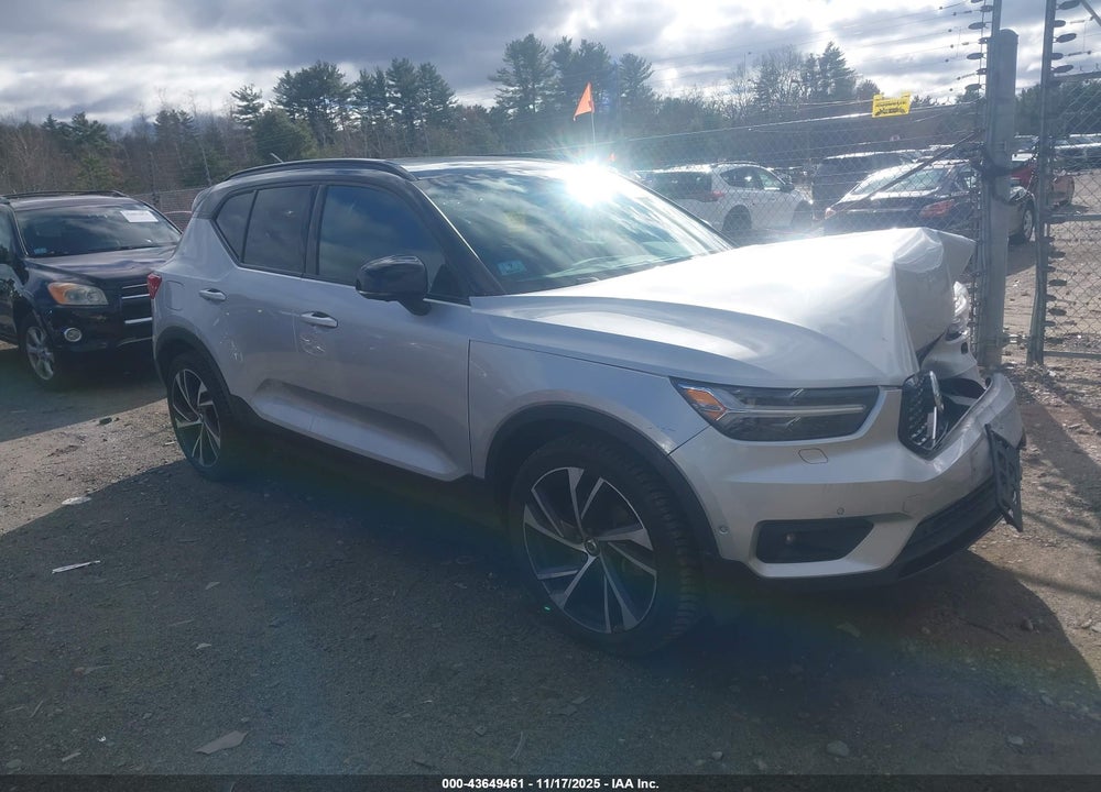 2019 VOLVO XC40 T5 R-DESIGN VIN: YV4162UM7K2072202