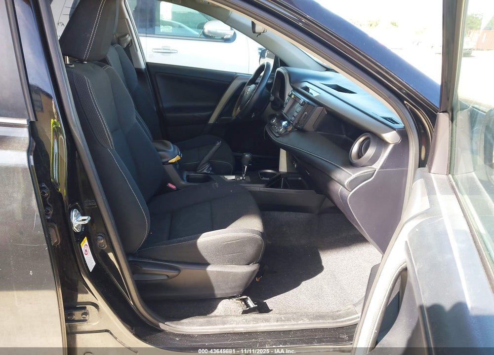 2016 TOYOTA RAV4 XLE VIN: 2T3RFREV2GW478036