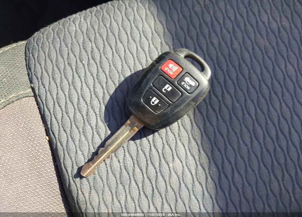 2017 TOYOTA COROLLA LE VIN: 5YFBURHE7HP600369