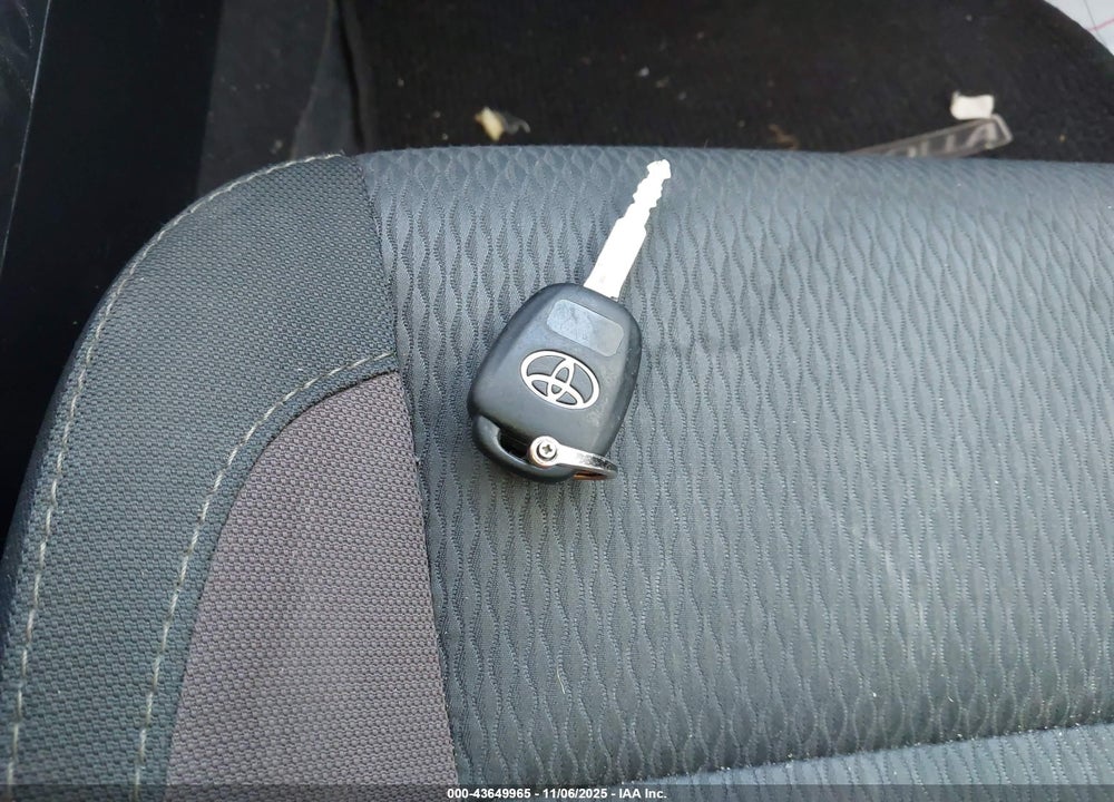 2019 TOYOTA COROLLA LE VIN: 2T1BURHE3KC241660