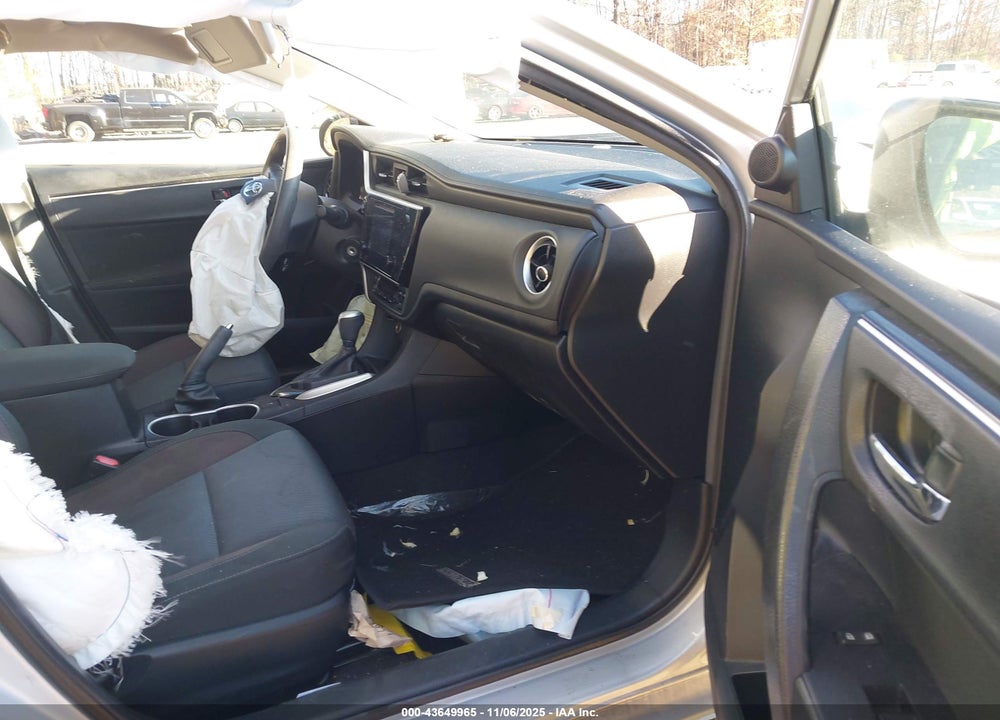 2019 TOYOTA COROLLA LE VIN: 2T1BURHE3KC241660