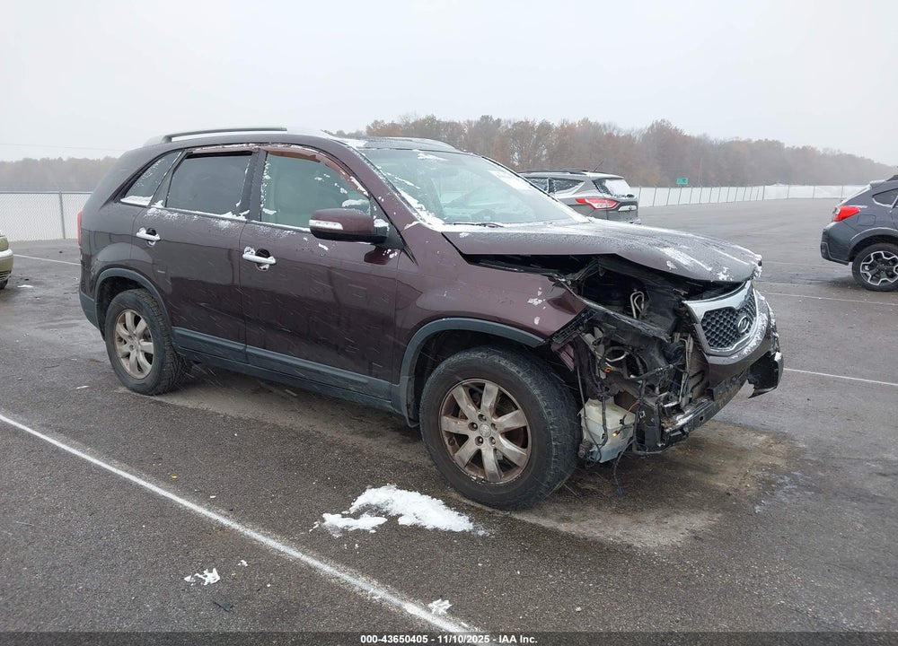 2011 KIA SORENTO LX VIN: 5XYKT3A1XBG077884