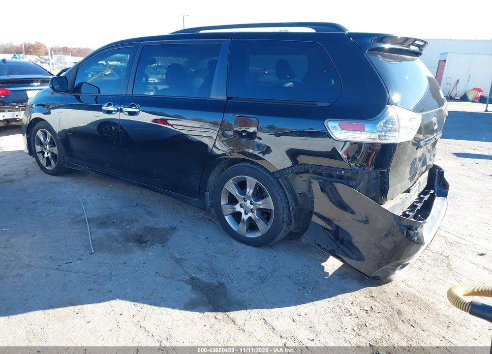 2014 TOYOTA SIENNA SE 8 PASSENGER VIN: 5TDXK3DC9ES426577