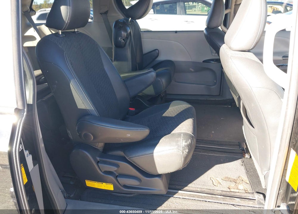 2014 TOYOTA SIENNA SE 8 PASSENGER VIN: 5TDXK3DC9ES426577