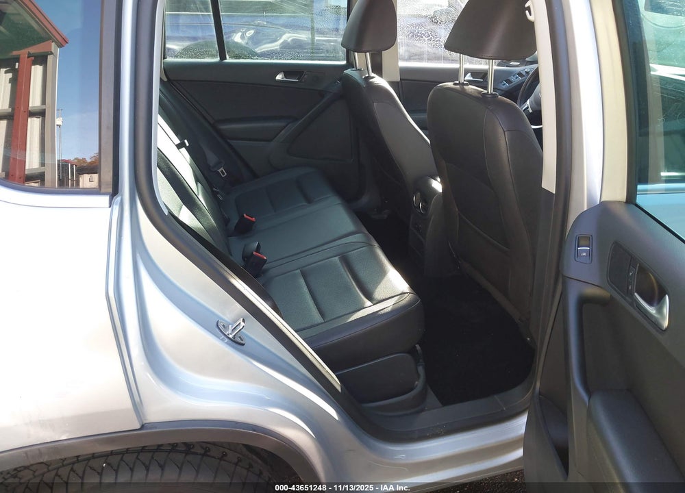2015 VOLKSWAGEN TIGUAN SE VIN: WVGAV7AX1FW563554