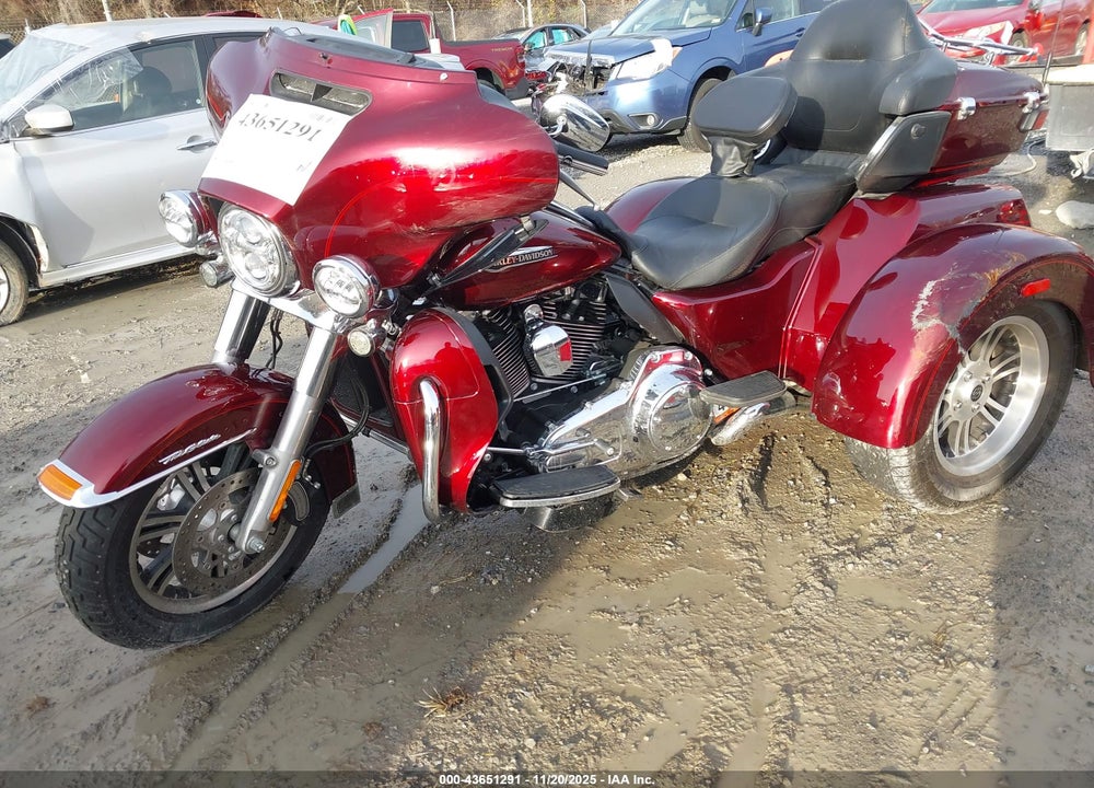 2015 HARLEY-DAVIDSON FLHTCUTG TRI GLIDE ULTRA VIN: 1HD1MAL10FB862875