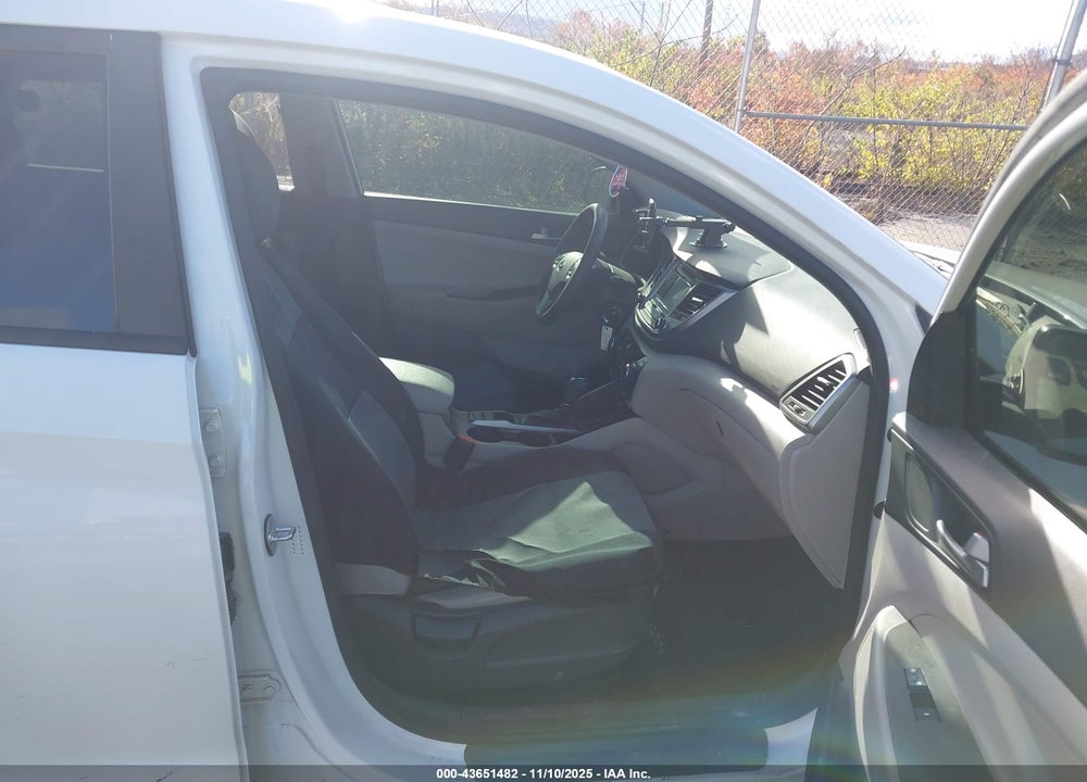 2018 HYUNDAI TUCSON VIN: KM8J2CA48JU776657