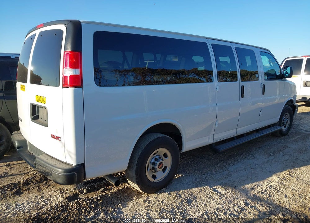 2023 GMC SAVANA PASSENGER RWD 3500 EXTENDED WHEELBASE LS VIN: 1GJZ7NFP0P1101492
