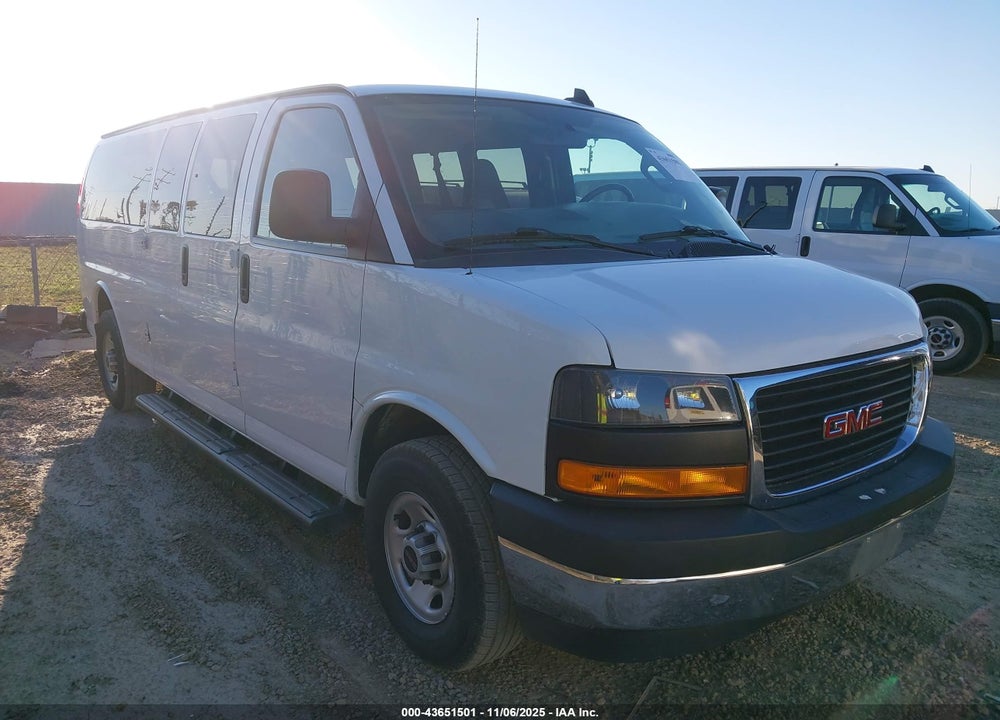 2023 GMC SAVANA PASSENGER RWD 3500 EXTENDED WHEELBASE LS VIN: 1GJZ7NFP0P1101492
