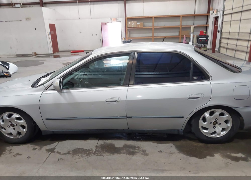 2000 HONDA ACCORD 2.3 LX VIN: JHMCG5545YC040830