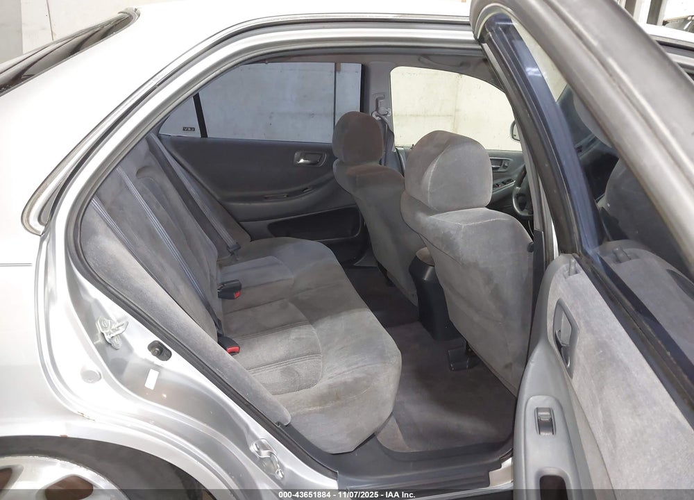 2000 HONDA ACCORD 2.3 LX VIN: JHMCG5545YC040830