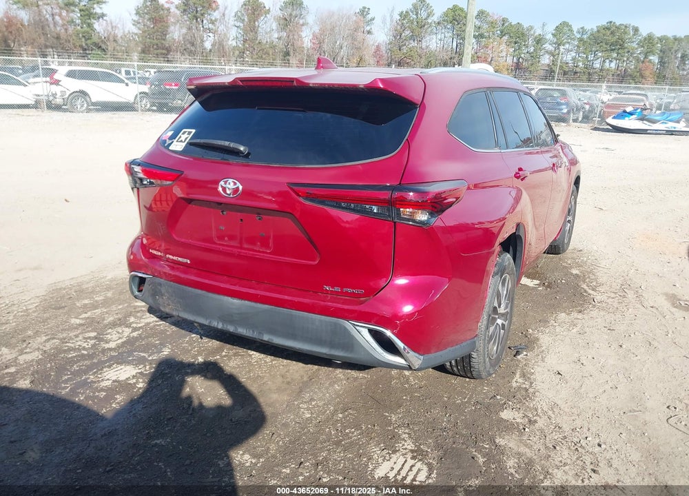 2021 TOYOTA HIGHLANDER XLE VIN: 5TDGZRBH0MS137163