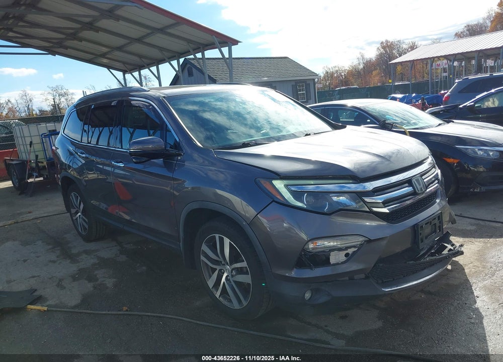 2017 HONDA PILOT TOURING VIN: 5FNYF6H92HB083676