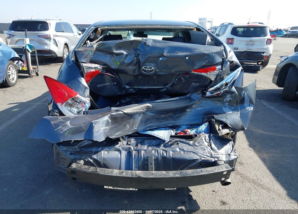 2018 TOYOTA COROLLA SE VIN: 5YFBURHE3JP750520