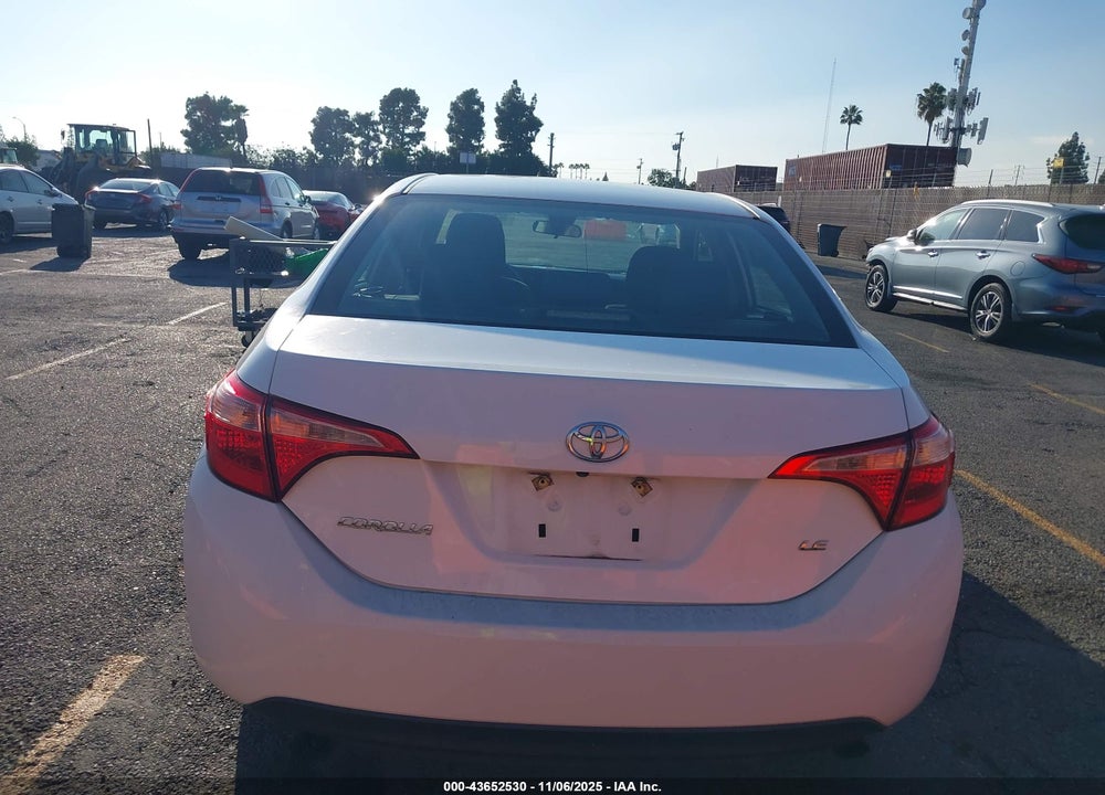 2018 TOYOTA COROLLA LE VIN: 2T1BURHE7JC057174