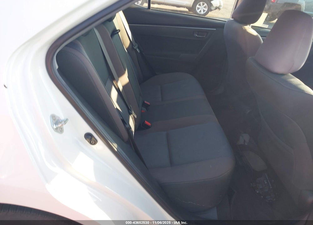 2018 TOYOTA COROLLA LE VIN: 2T1BURHE7JC057174