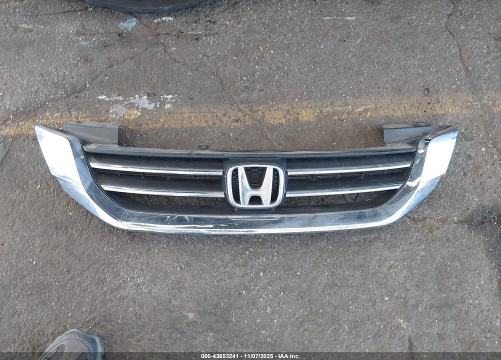 2015 HONDA ACCORD VIN: 1HGCR2F50FA215271