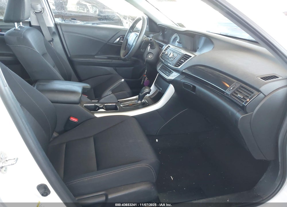 2015 HONDA ACCORD VIN: 1HGCR2F50FA215271