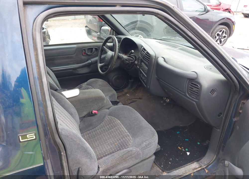 1999 CHEVROLET S-10 LS VIN: 1GCCS1443XK138575