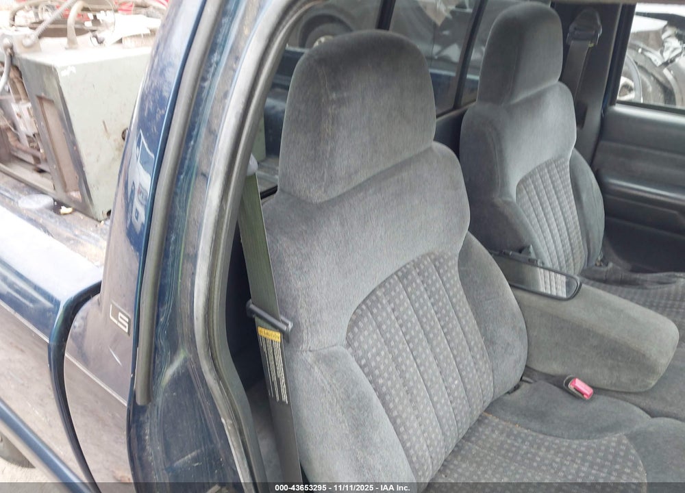 1999 CHEVROLET S-10 LS VIN: 1GCCS1443XK138575