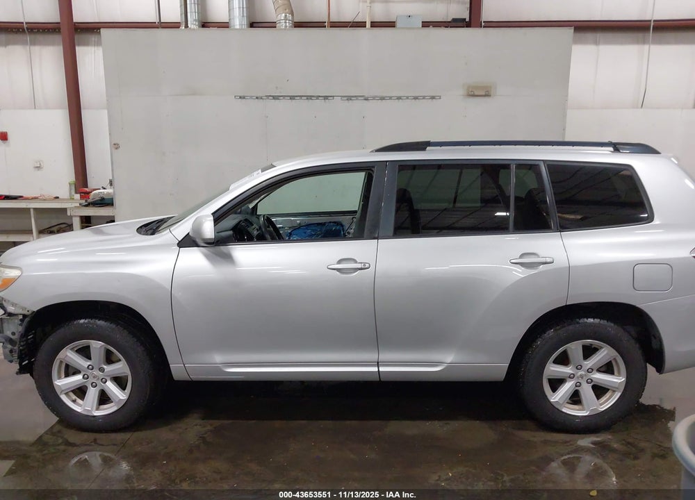 2010 TOYOTA HIGHLANDER BASE V6 VIN: 5TDBK3EH1AS018797