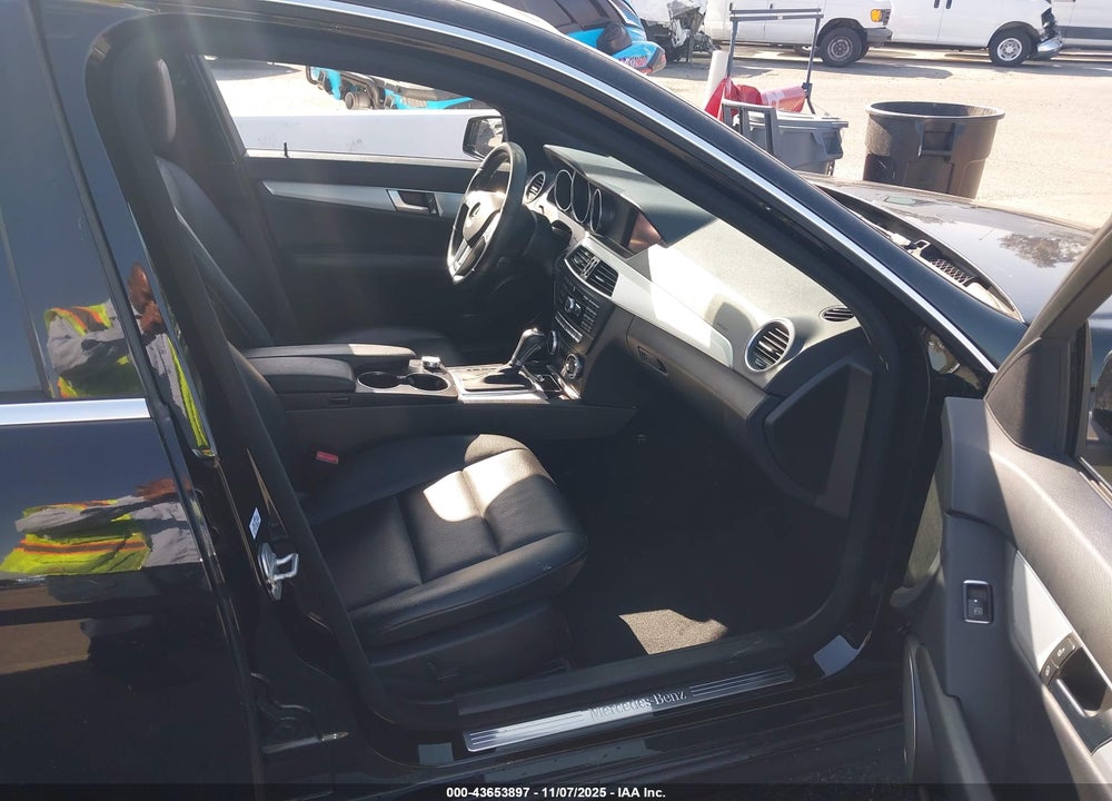 2014 MERCEDES-BENZ C 250 SPORT VIN: WDDGF4HB3EA958650