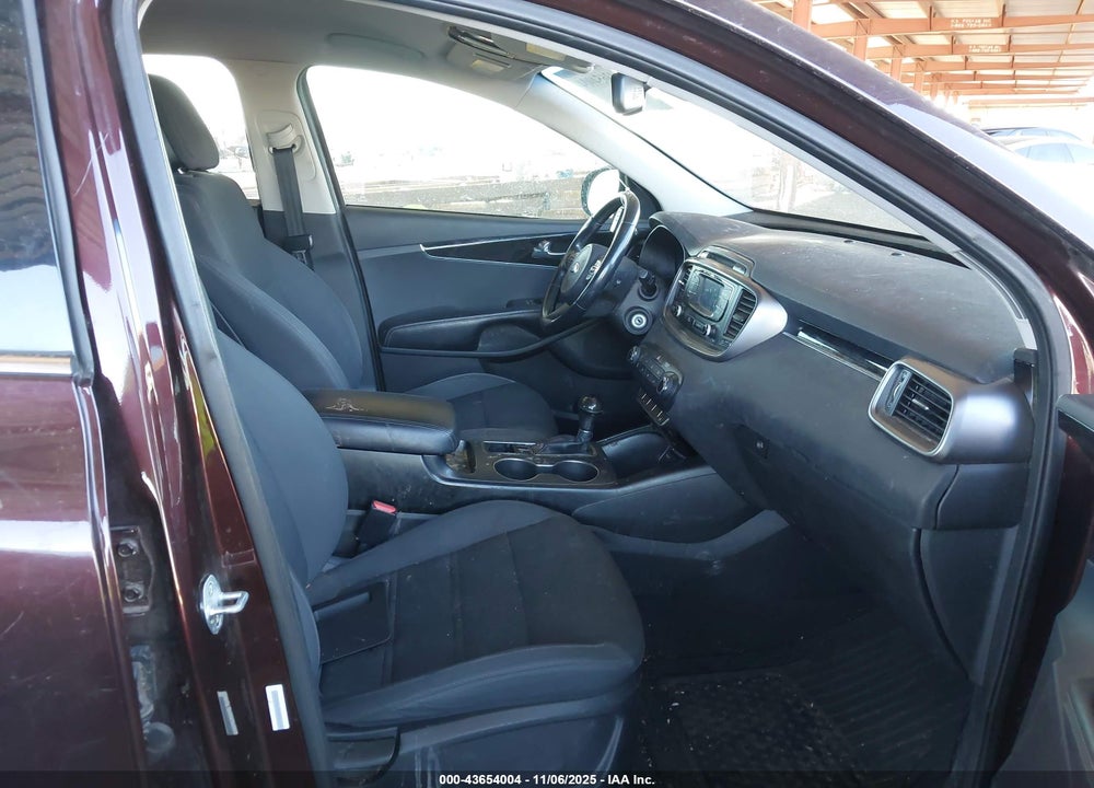 2016 KIA SORENTO 2.4L LX VIN: 5XYPG4A30GG002118