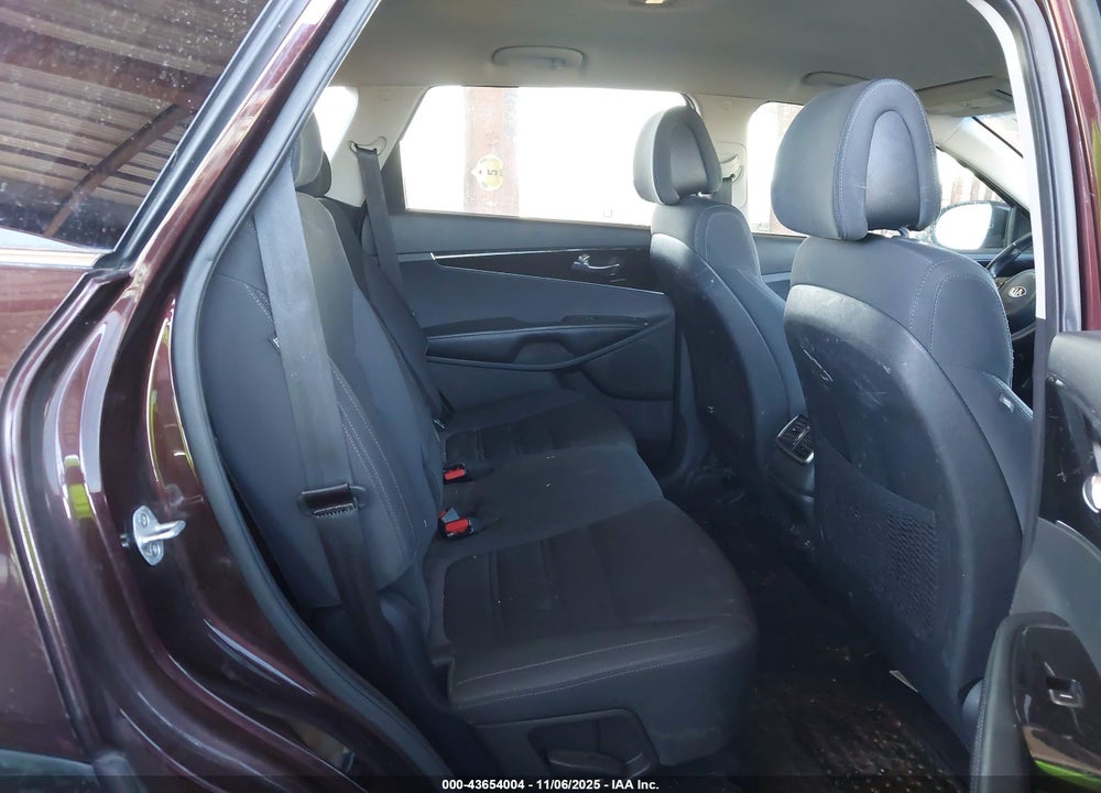 2016 KIA SORENTO 2.4L LX VIN: 5XYPG4A30GG002118