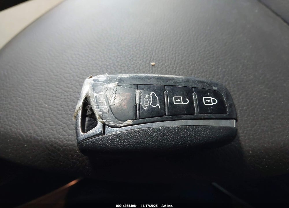 2017 HYUNDAI SANTA FE SE VIN: KM8SN4HF2HU198820