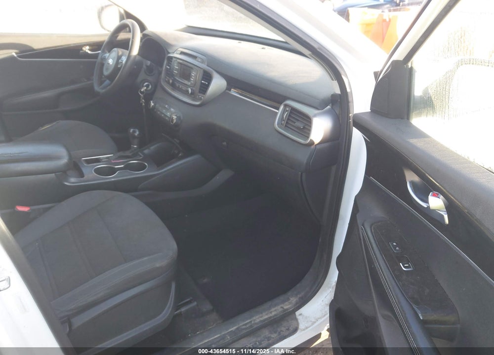 2016 KIA SORENTO 2.4L LX VIN: 5XYPG4A3XGG026815