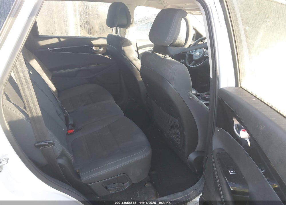 2016 KIA SORENTO 2.4L LX VIN: 5XYPG4A3XGG026815