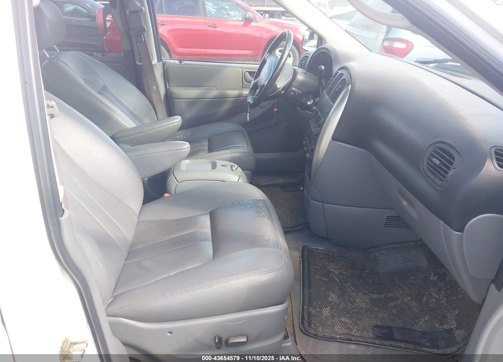 2005 CHRYSLER TOWN & COUNTRY TOURING VIN: 2C4GP54L45R452798