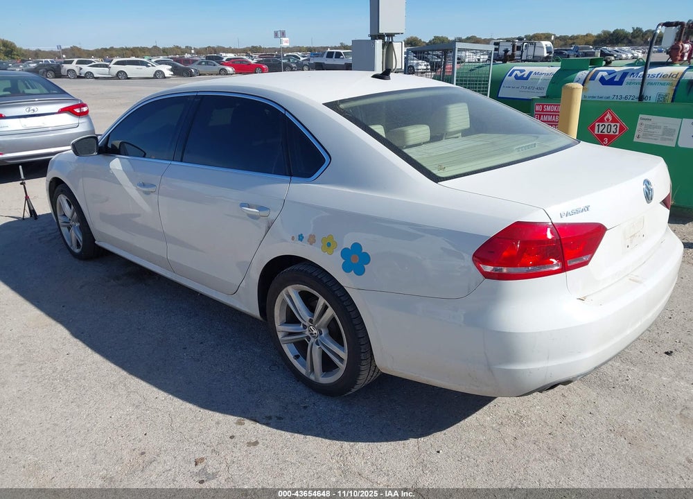 2014 VOLKSWAGEN PASSAT 2.0L TDI SE VIN: 1VWBN7A35EC085870