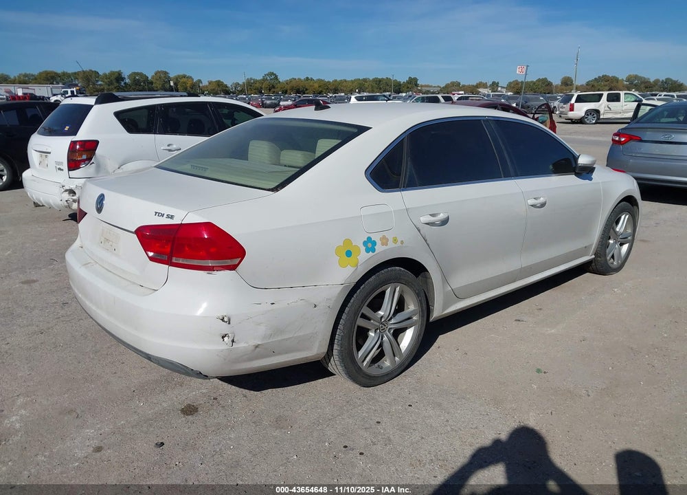 2014 VOLKSWAGEN PASSAT 2.0L TDI SE VIN: 1VWBN7A35EC085870