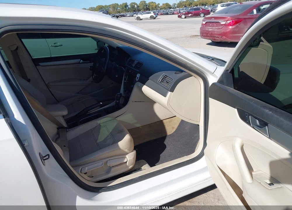 2014 VOLKSWAGEN PASSAT 2.0L TDI SE VIN: 1VWBN7A35EC085870