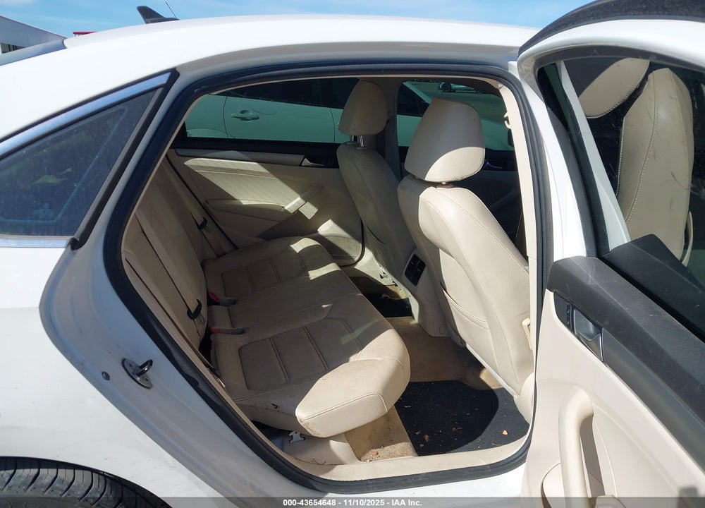 2014 VOLKSWAGEN PASSAT 2.0L TDI SE VIN: 1VWBN7A35EC085870