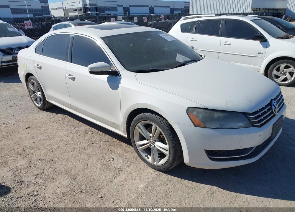 2014 VOLKSWAGEN PASSAT 2.0L TDI SE VIN: 1VWBN7A35EC085870