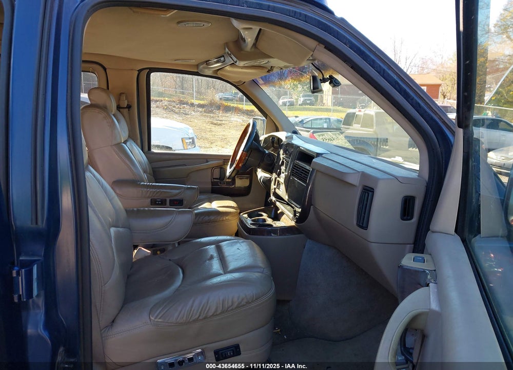 2003 CHEVROLET EXPRESS UPFITTER VIN: 1GBFG15T831235909