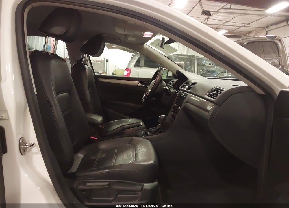 2015 VOLKSWAGEN PASSAT 1.8T LIMITED EDITION VIN: 1VWAT7A31FC096352