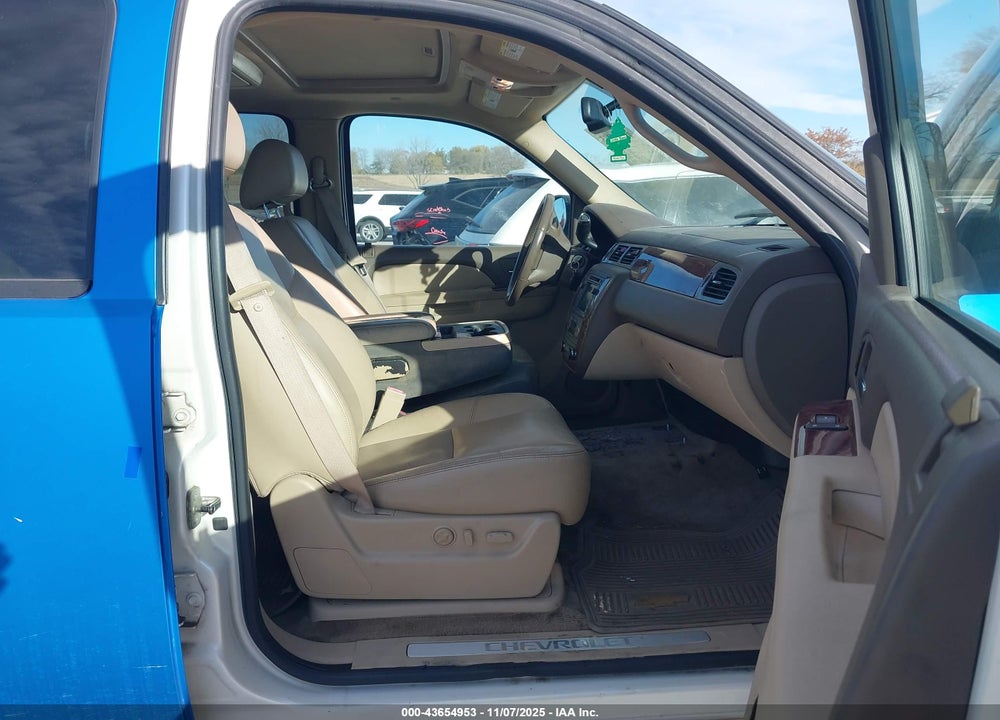 2011 CHEVROLET AVALANCHE 1500 LTZ VIN: 3GNTKGE37BG202732
