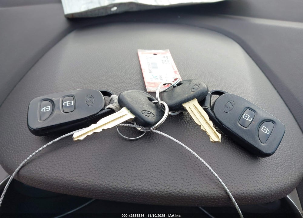 2011 HYUNDAI TUCSON VIN: KM8JUCAC0BU214206