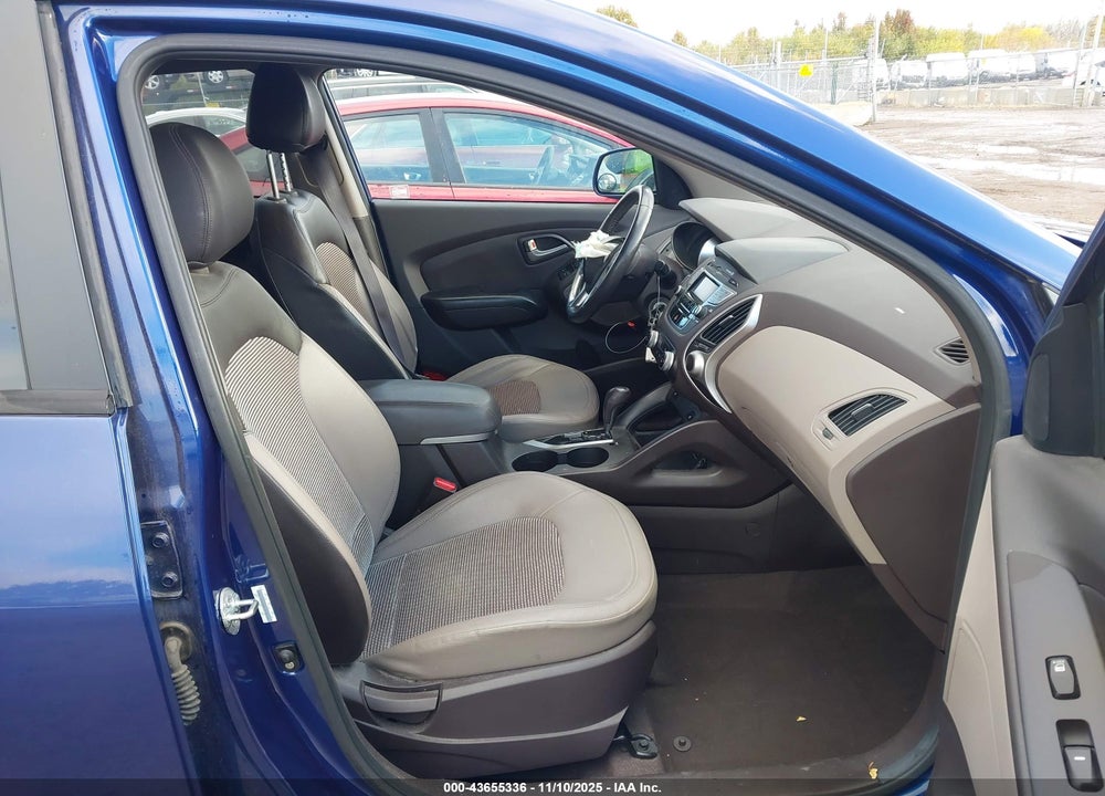 2011 HYUNDAI TUCSON VIN: KM8JUCAC0BU214206