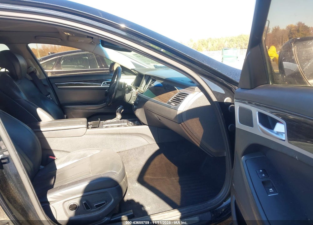 2015 HYUNDAI GENESIS VIN: KMHGN4JE1FU040649