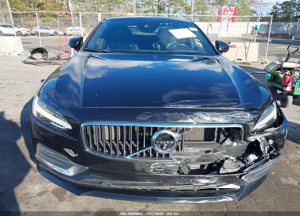 2018 VOLVO S90 VIN: LVY992ML0JP034745