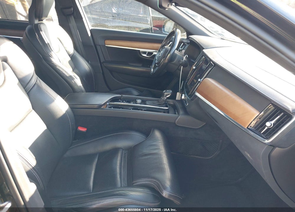 2018 VOLVO S90 VIN: LVY992ML0JP034745